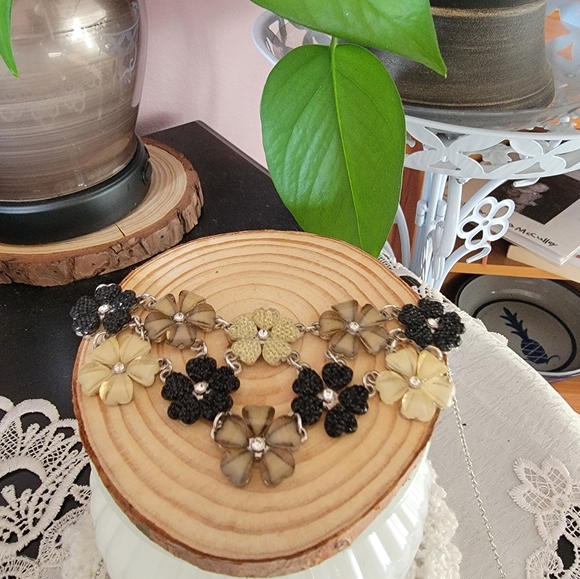 Floral Silver Tone Necklace - Picture 11 of 13